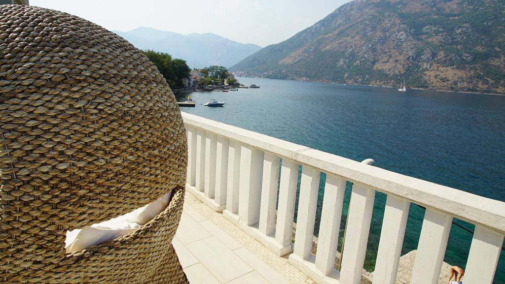 Penthouse Stoliv: Beachfront Spa Villa with Private Jetty Kotor Exterior photo